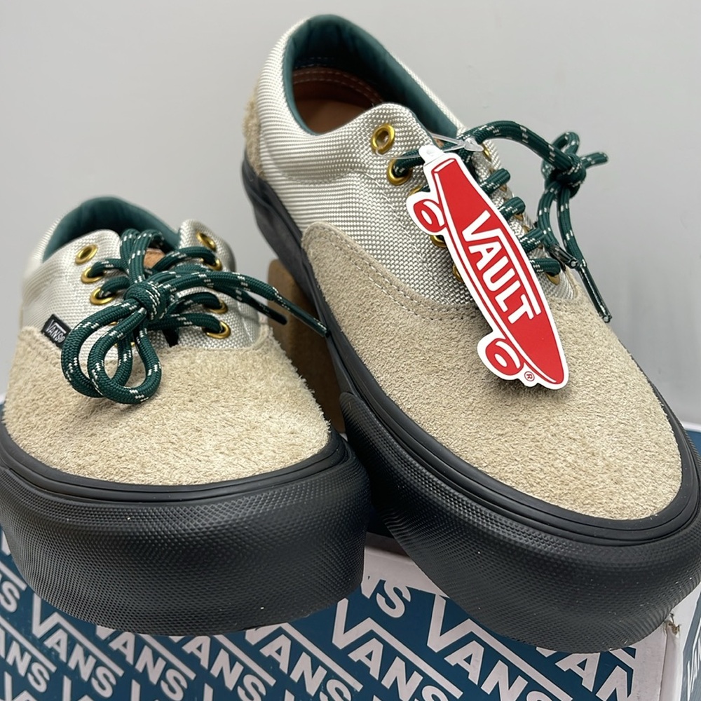 Vans Men’s Era VIt Lx
Hiker Bone White
VN0A4BNHBWQ
Sneakers - Picture 6 of 16